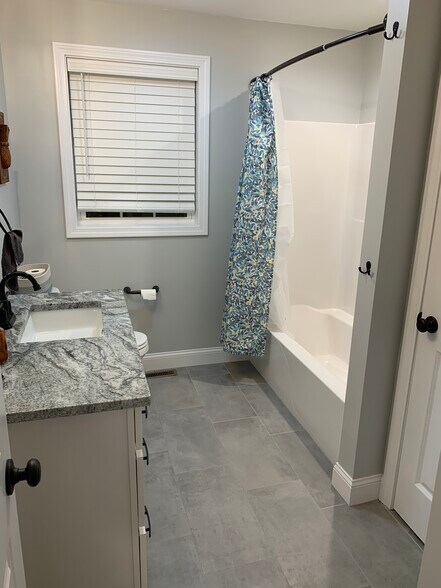 Building Photo - 17 1st St