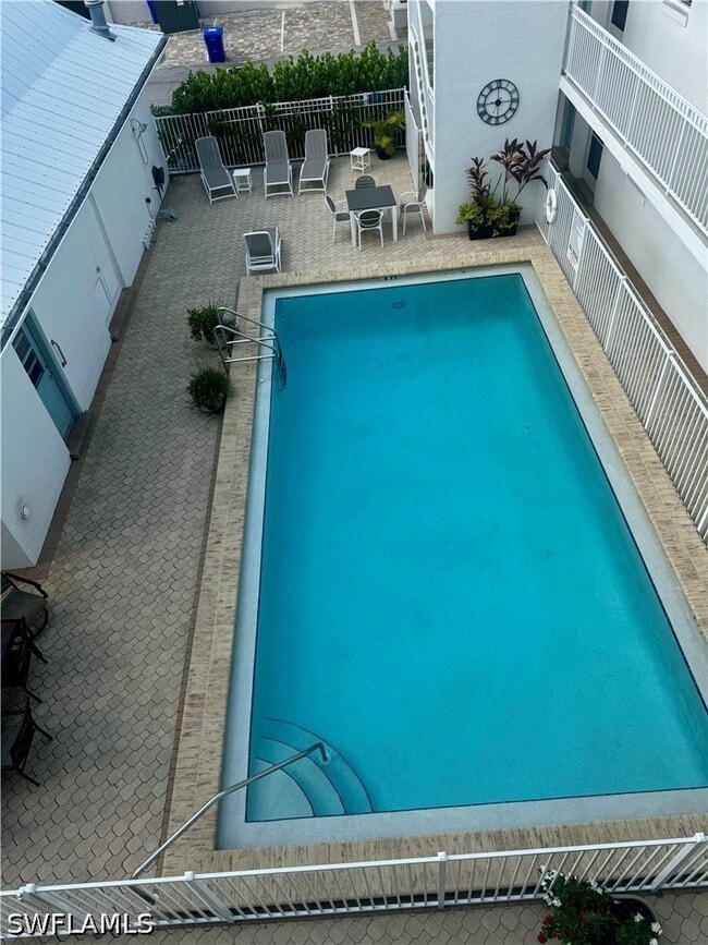 Building Photo - 1021 3rd St S