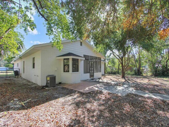 Building Photo - 1234 Lynwood Ave