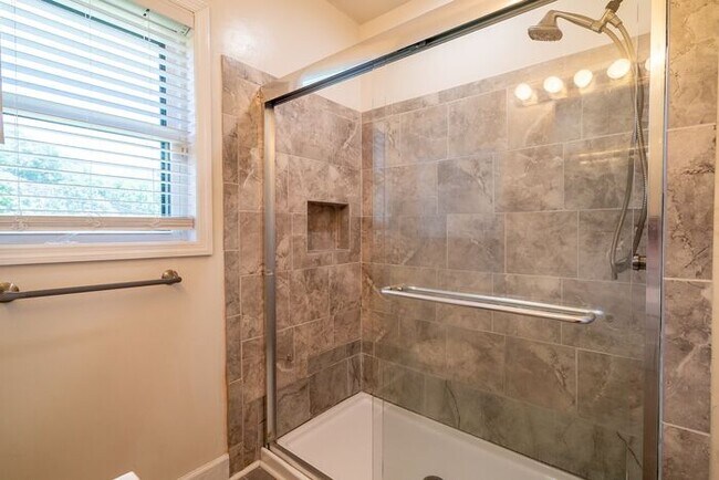 Building Photo - Charming Renovated 2BR Home in Revolution Park – Minutes from Uptown Charlotte!