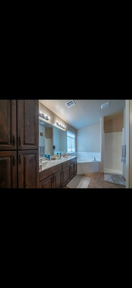 Building Photo - 3011 E Crimson Ridge Dr