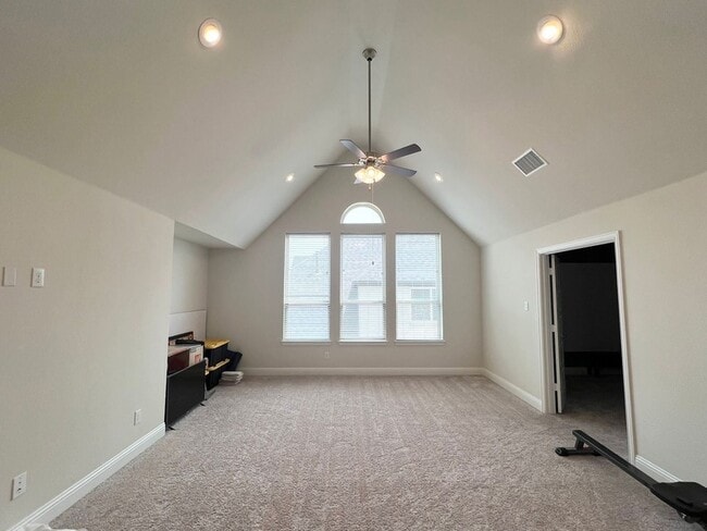 Building Photo - 10505 Wintergreen Dr