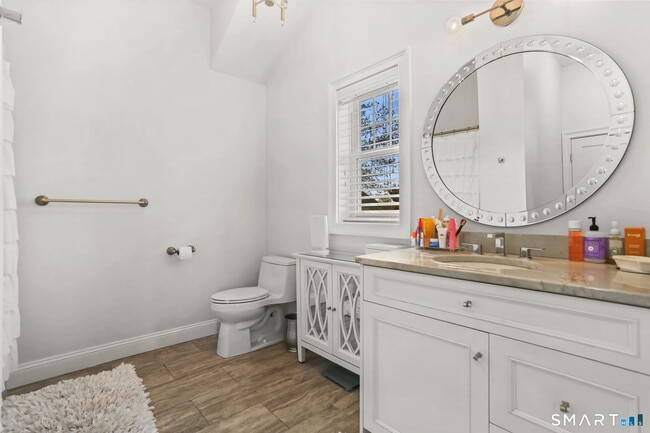 Building Photo - 228 Eastlawn St