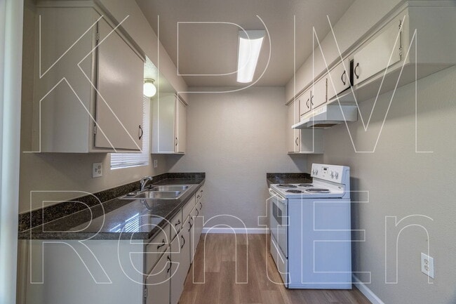 Building Photo - 206 Goya Dr