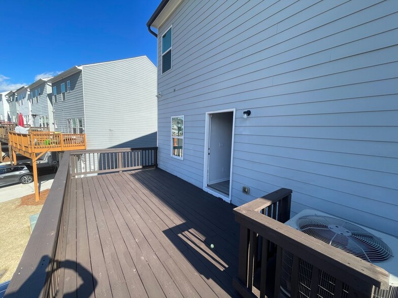 Building Photo - 525 Ruths Dr