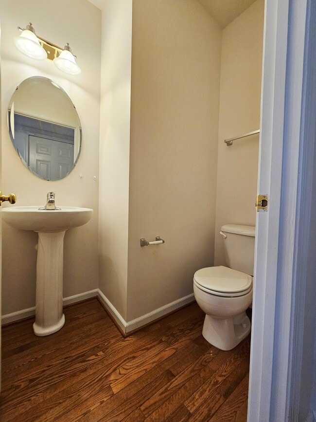 Building Photo - 618 Rainier Rd