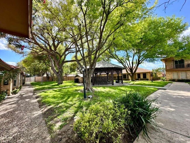 Building Photo - 29 W Dallas Ave