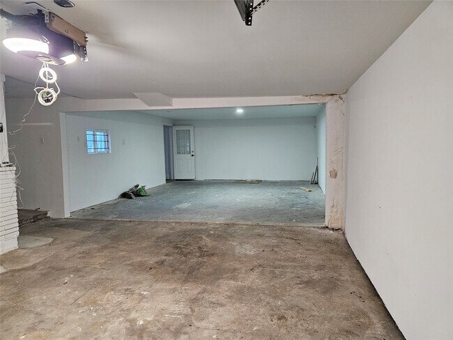 Building Photo - 6446 Brookside Dr