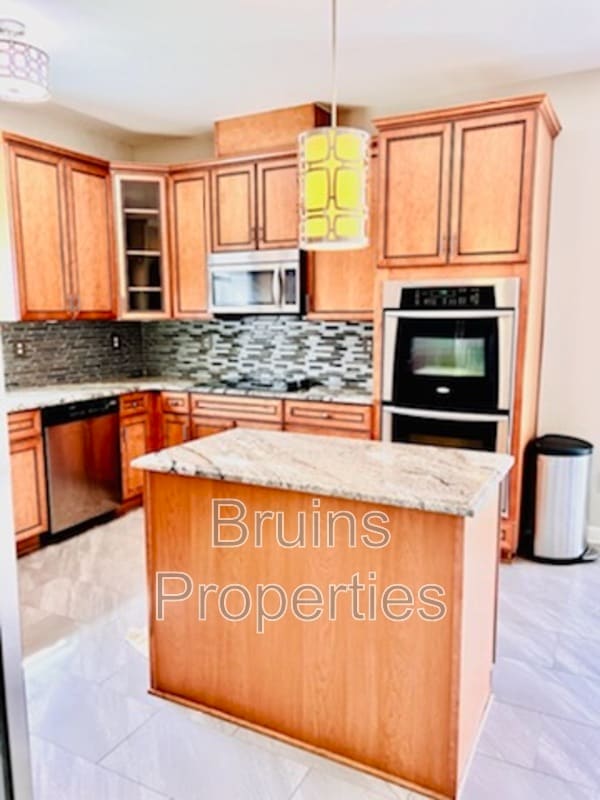 Building Photo - 2324 Alderbrook Dr