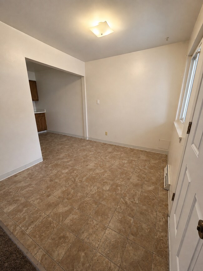 Building Photo - 932 Avenue B