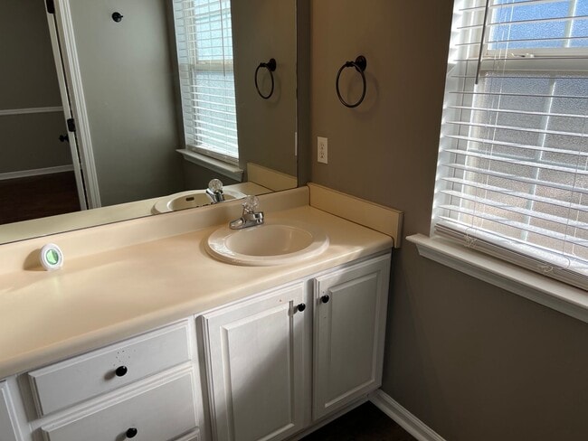 Building Photo - Cool Springs  - 4 BR / 2 BA