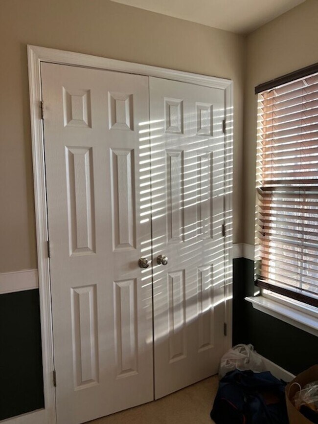 Building Photo - Single Family House