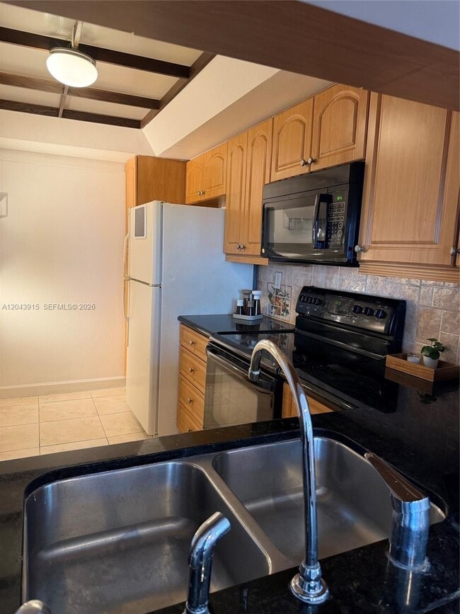 Building Photo - 520 Brickell Key Dr
