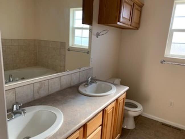 Building Photo - Fabulous 4 bedroom, 3 bath Rural Property ...