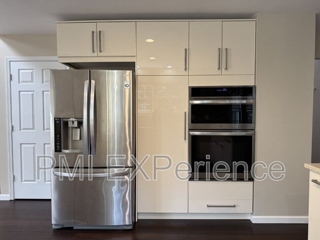 Building Photo - 9203 Sandy Creek Rd