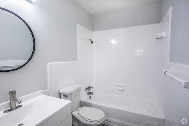 2 BR, 1 BA - 936SF - Forest Ridge Apartments