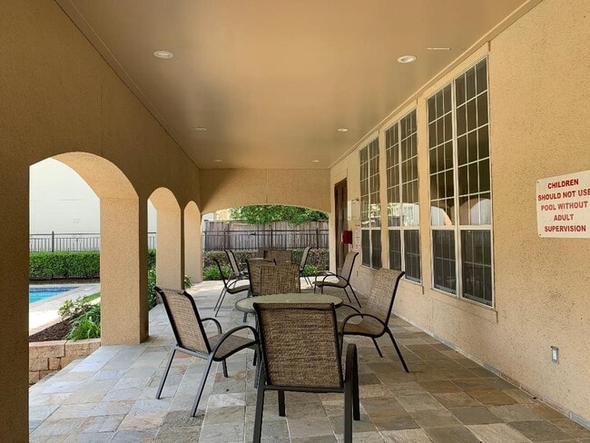 Building Photo - 9006 Harbor Hills Dr