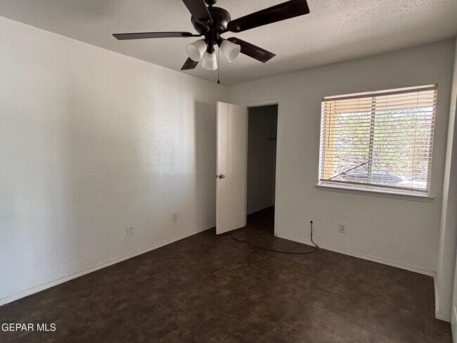 Building Photo - 2409 Red Sails Dr