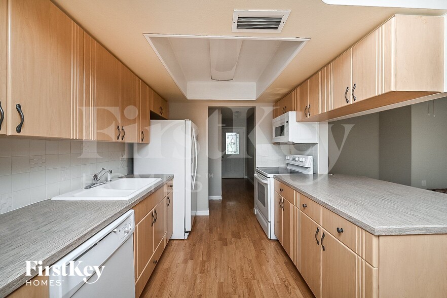 Building Photo - 6222 Palmview Ct