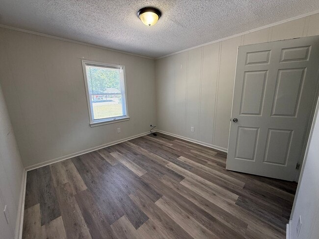 Building Photo - 1707 Birchwood Dr SE