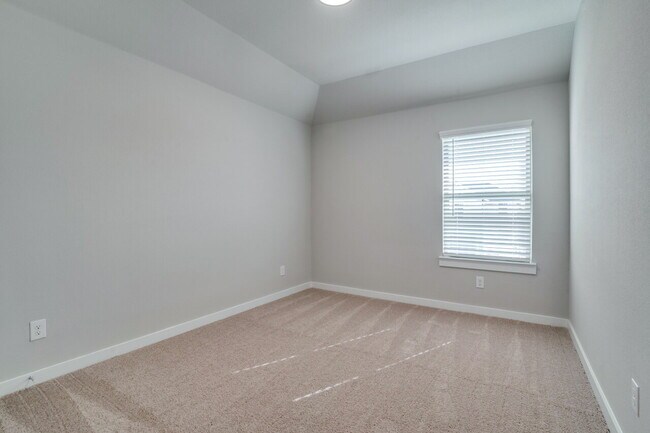 Building Photo - "Modern 3-Bedroom Home with Beautiful Finishes Throughout!"