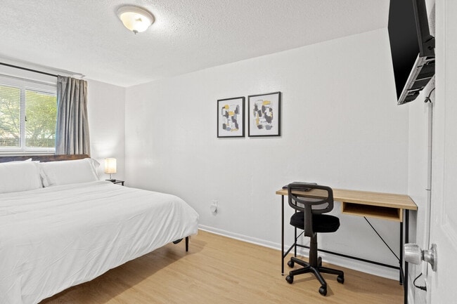 Building Photo - 3906 E Powhatan Ave