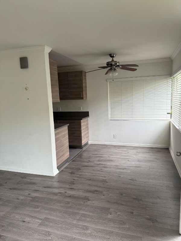 Building Photo - 2140 Beachwood Dr