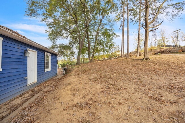 Building Photo - Charming 2-Bedroom Retreat in Spartanburg'...