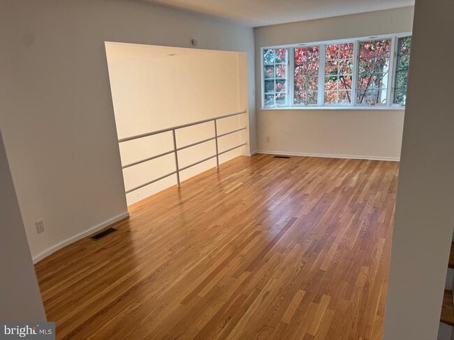 Building Photo - 4920 Butterworth Pl NW