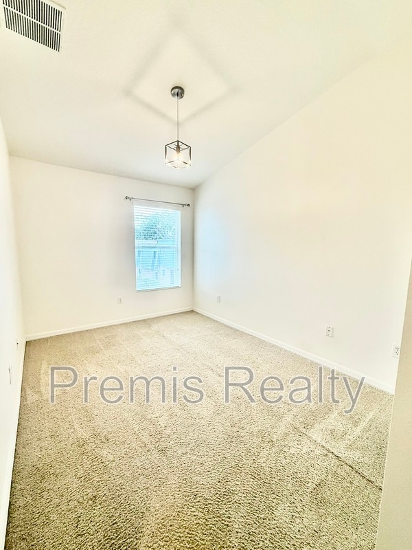 Building Photo - 2043 Strathmill Dr