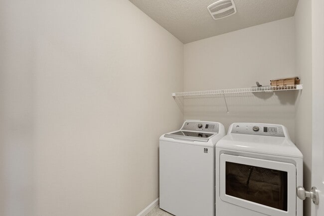 Building Photo - Lovely 3 Bedroom 2.5 Bath Sherwood Townhom...