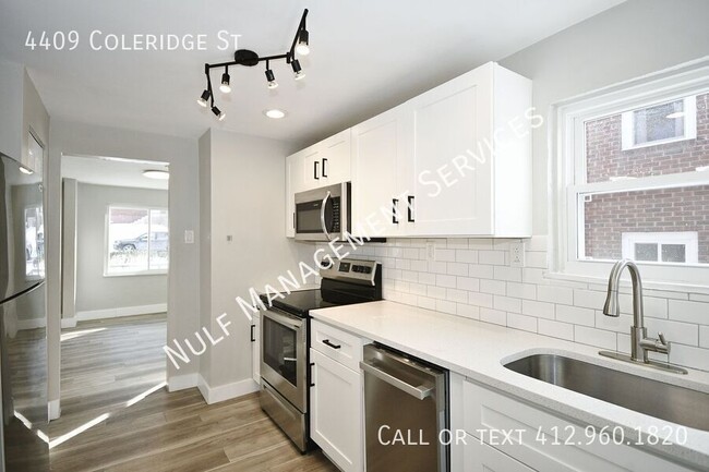 Building Photo - 2 bed, 1 bath duplex in Stanton Heights