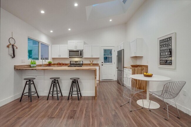 Building Photo - 5135 N Eagle Rock Blvd