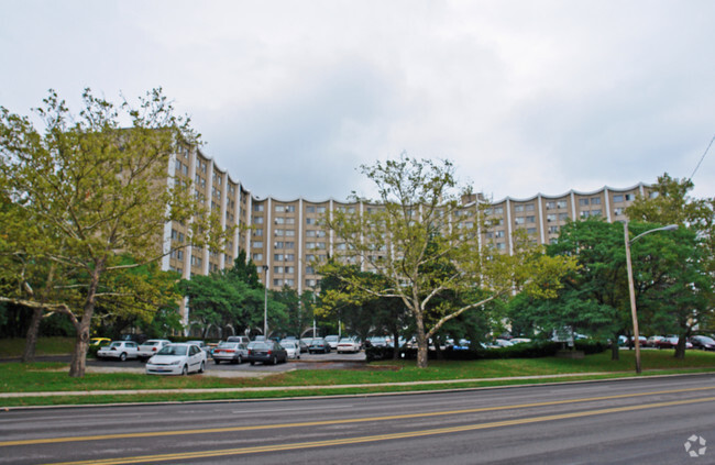 Building Photo - The Lakewoods Apartments