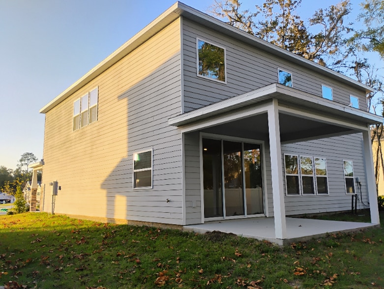 Building Photo - 5191 SW 52nd Dr