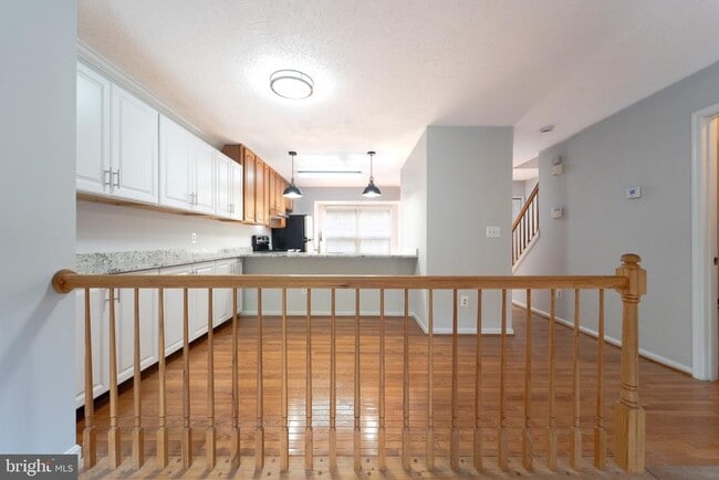 Building Photo - 413 Lakeview Ct