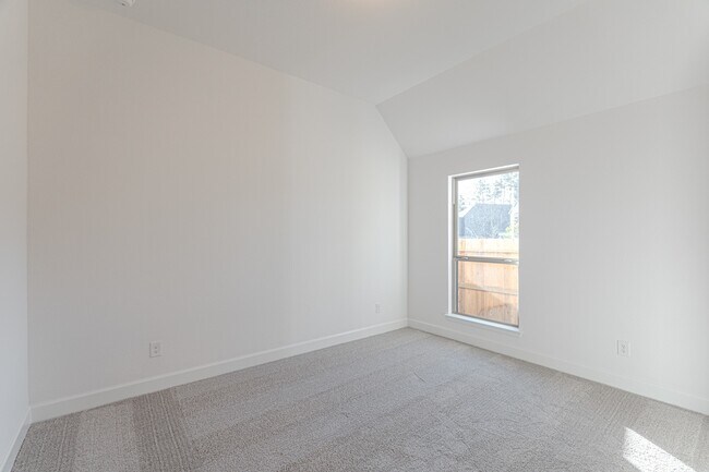 Building Photo - 15910 Mahogany Mist Dr