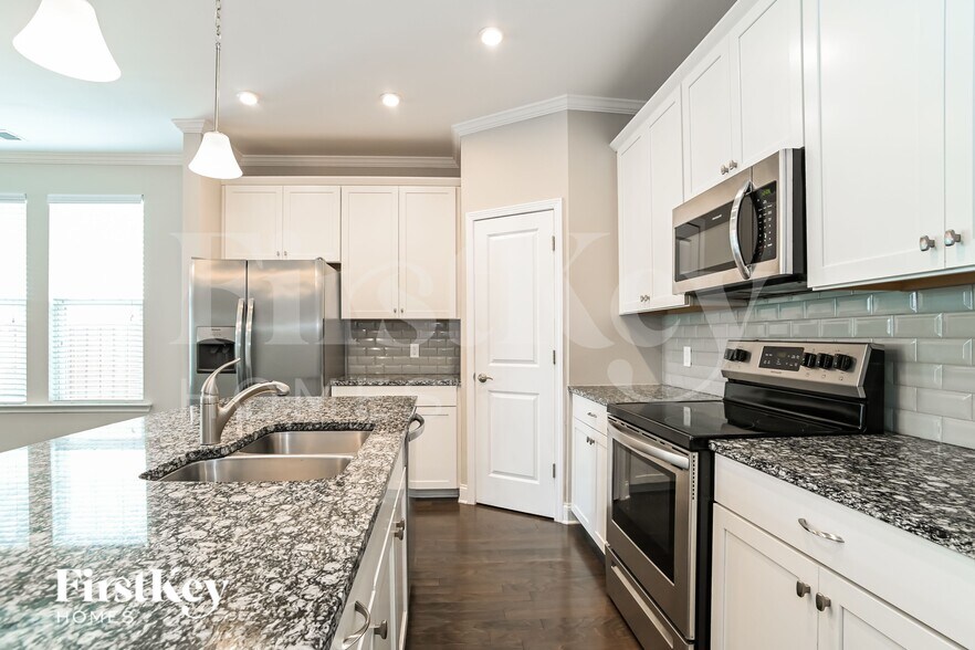 Building Photo - 112 Keats Aly