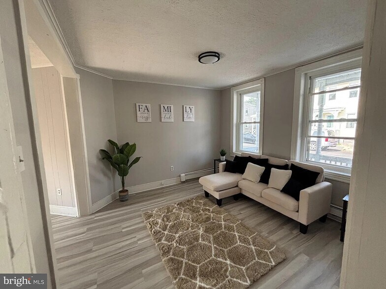 Building Photo - 503 Linden Ave