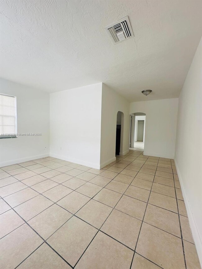 Building Photo - 115 NW 56th Ave.