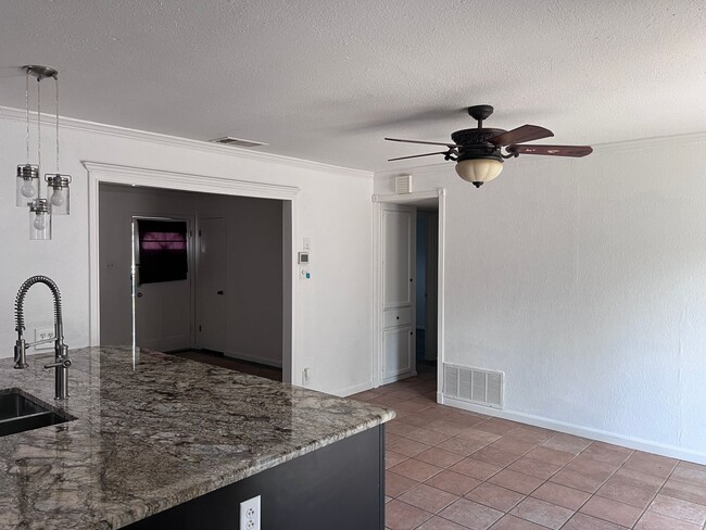 Building Photo - 6234 Pancho Villa Dr