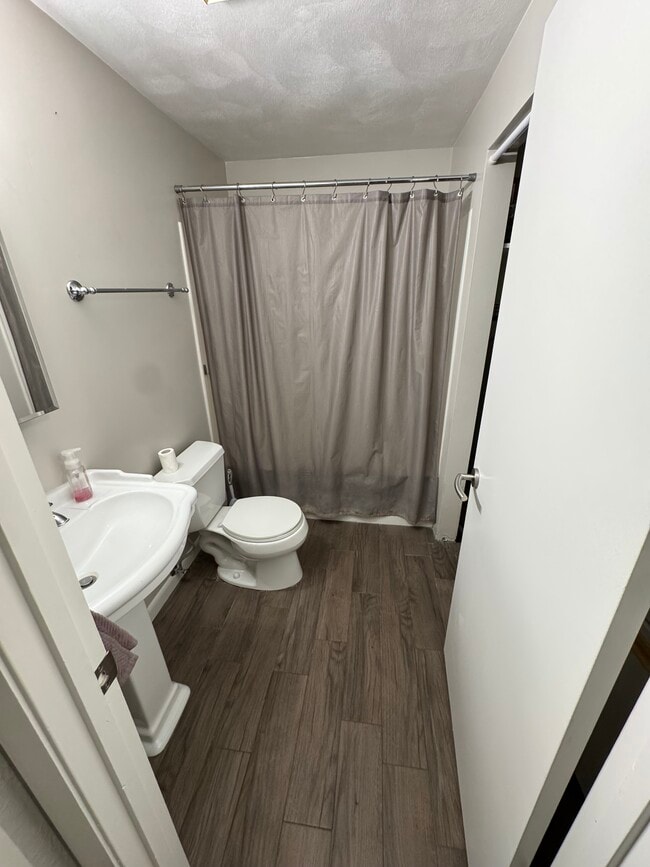 Primary Photo - 505 Simon Dr