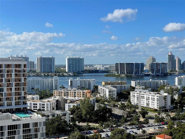 Building Photo - 17555 Collins Ave