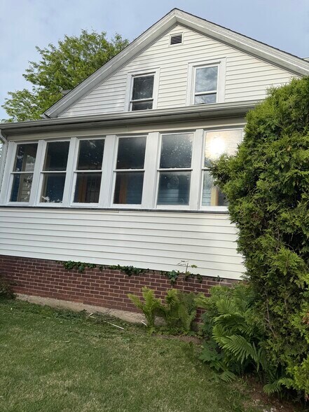 Building Photo - 5917 34th Ave