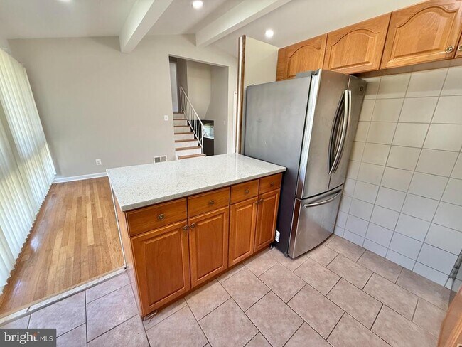 Building Photo - 7700 Glenister Dr