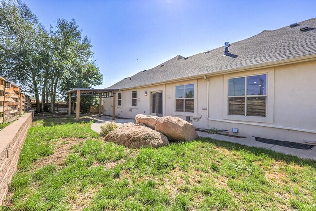 Building Photo - $3,650 - 4 Bed, 4 Bath Home with 4 Car Gar...
