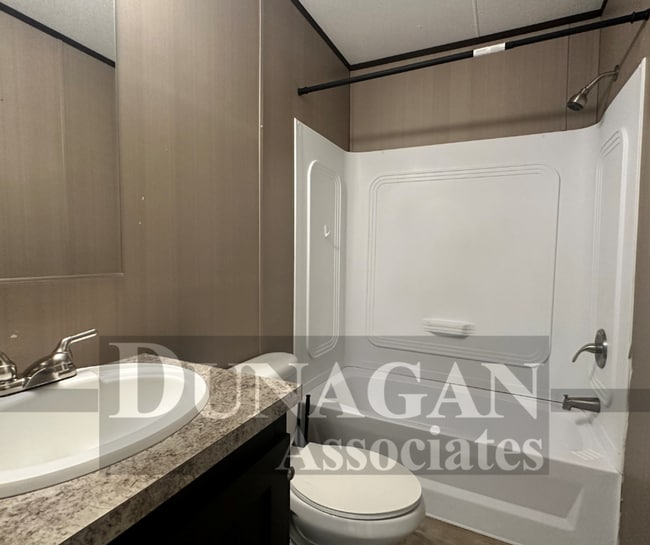Building Photo - 9/4 @ 3:30 SCHEDULED SHOWING Spacious 3 Be...