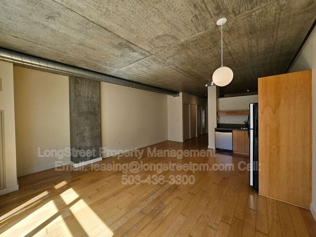 Building Photo - 1926 W Burnside St