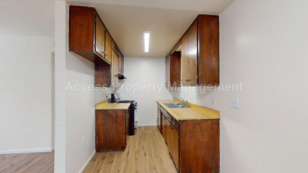 Building Photo - 709 2nd St