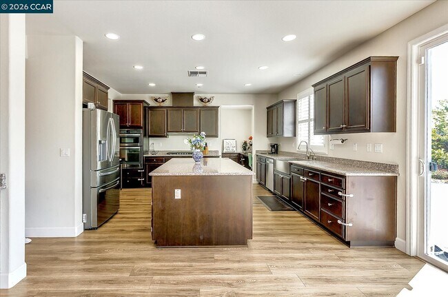 Building Photo - 582 Mandevilla Dr